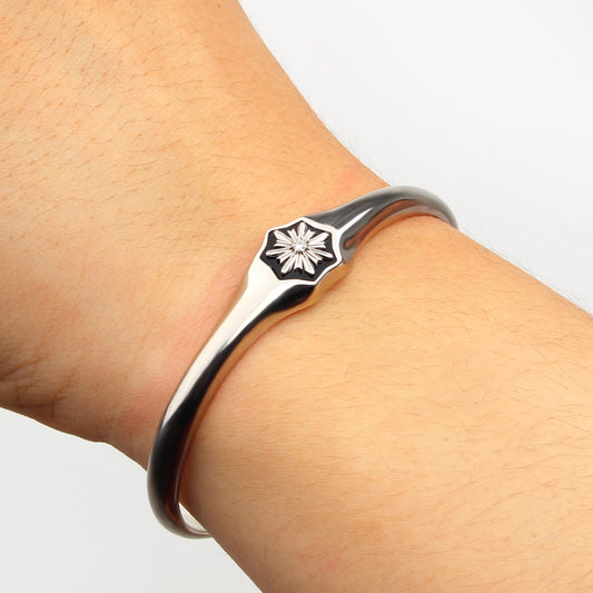 GENESIS STAR BANGLE